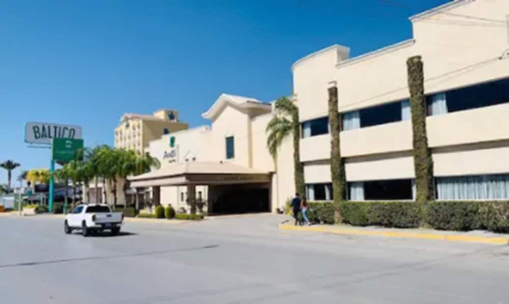 Fresno Galerias Hotel Torreon Bagian luar foto