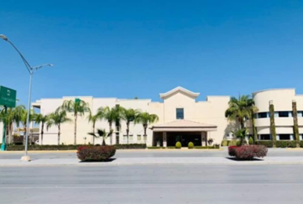 Fresno Galerias Hotel Torreon Bagian luar foto