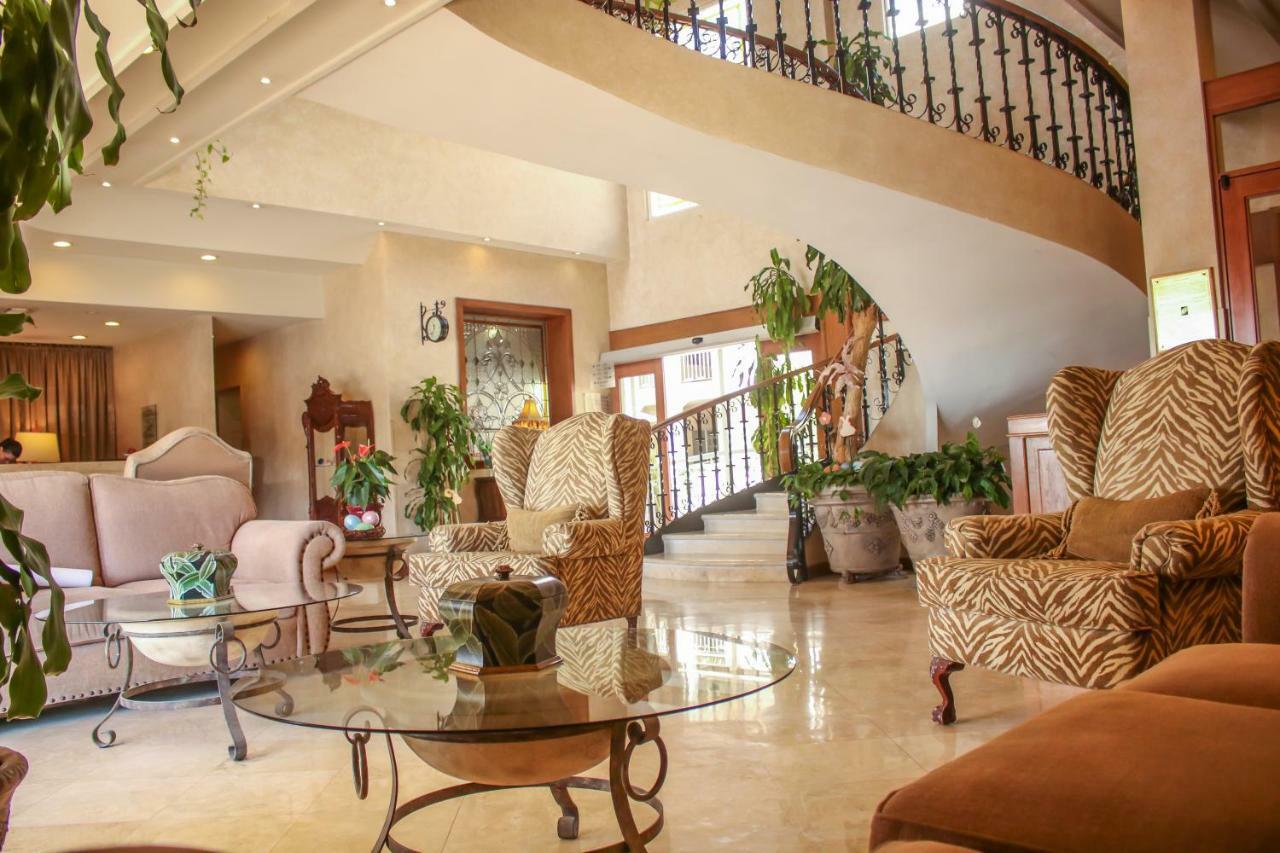 Fresno Galerias Hotel Torreon Bagian luar foto